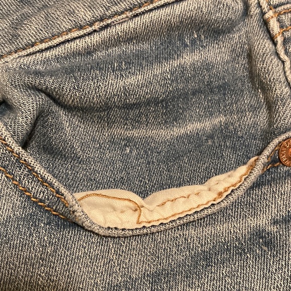 2 for $25 AMERICAN EAGLE JEAN Shorts Women’s Size 6 AE Midi Distressed Raw Hem - Picture 3 of 12